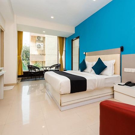 Hotel Aura - Near Malad Link Road Gorai Exteriör bild