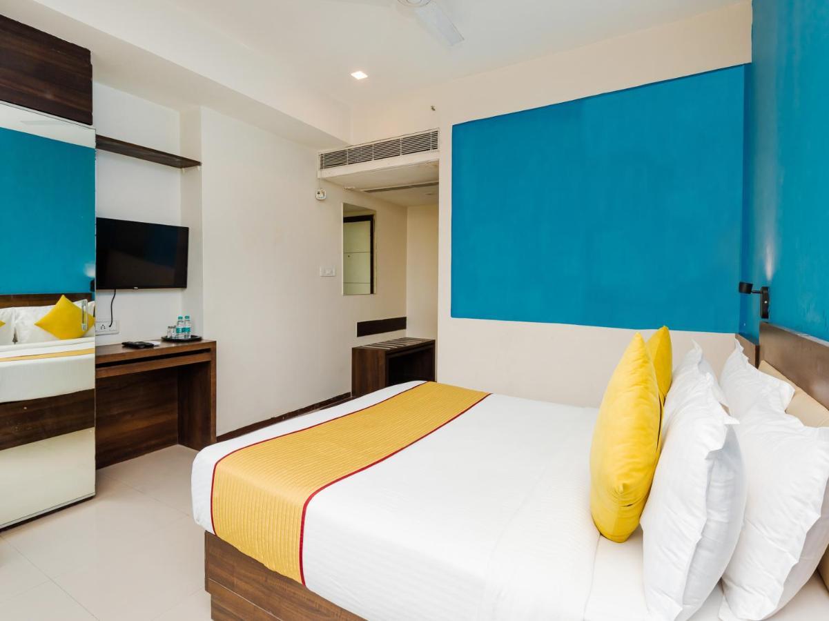 Hotel Aura - Near Malad Link Road Gorai Exteriör bild