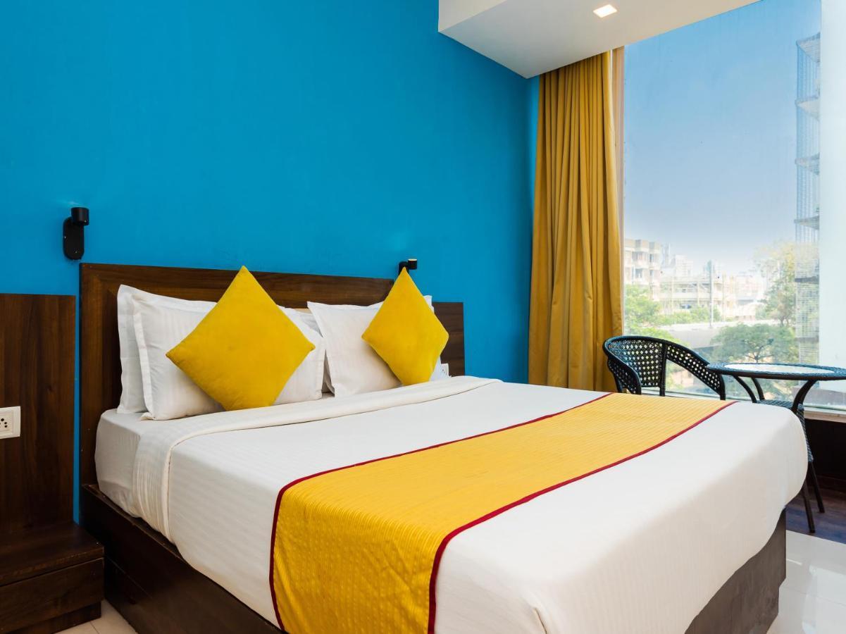 Hotel Aura - Near Malad Link Road Gorai Exteriör bild
