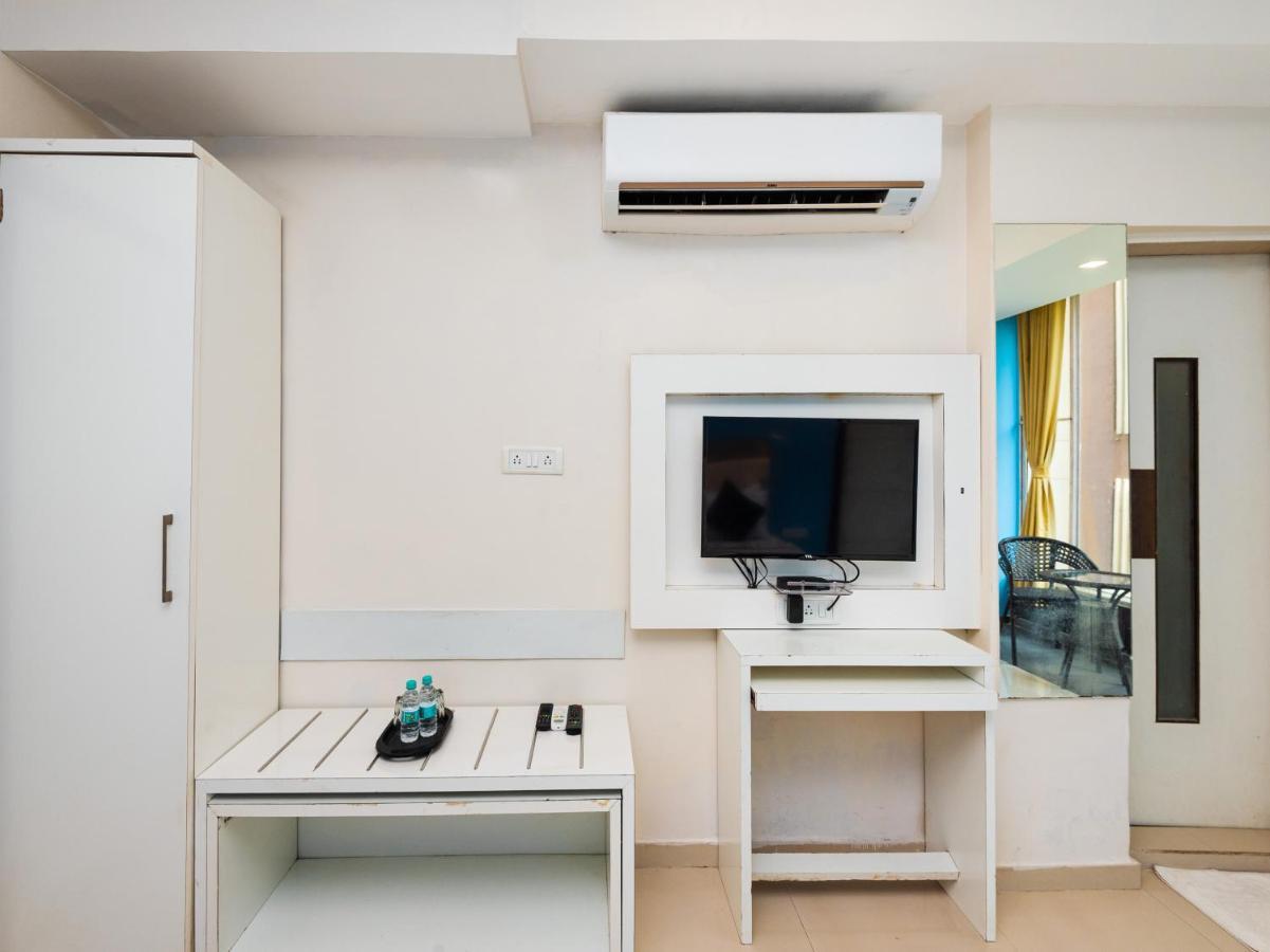 Hotel Aura - Near Malad Link Road Gorai Exteriör bild