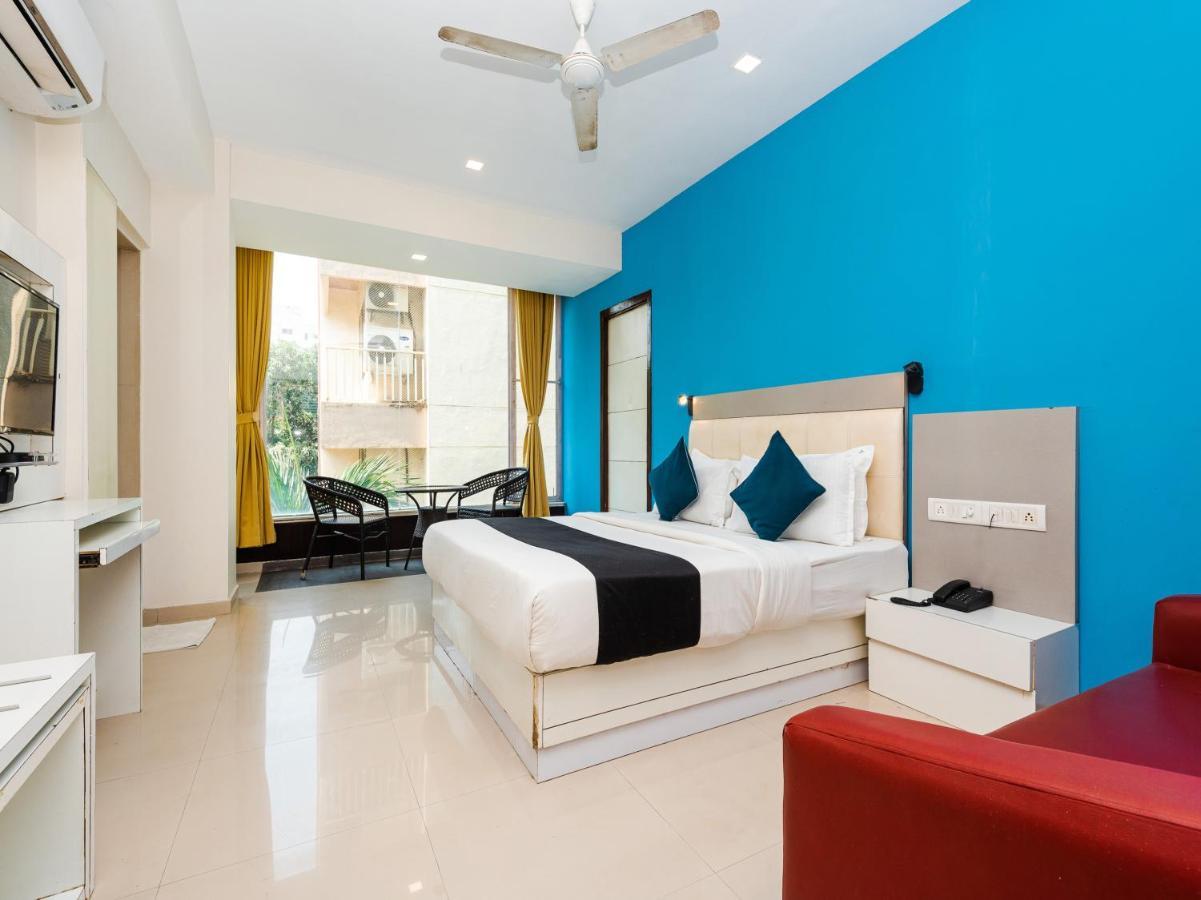 Hotel Aura - Near Malad Link Road Gorai Exteriör bild